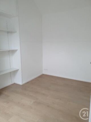  Appartement à louer 5 pièces 94 m²