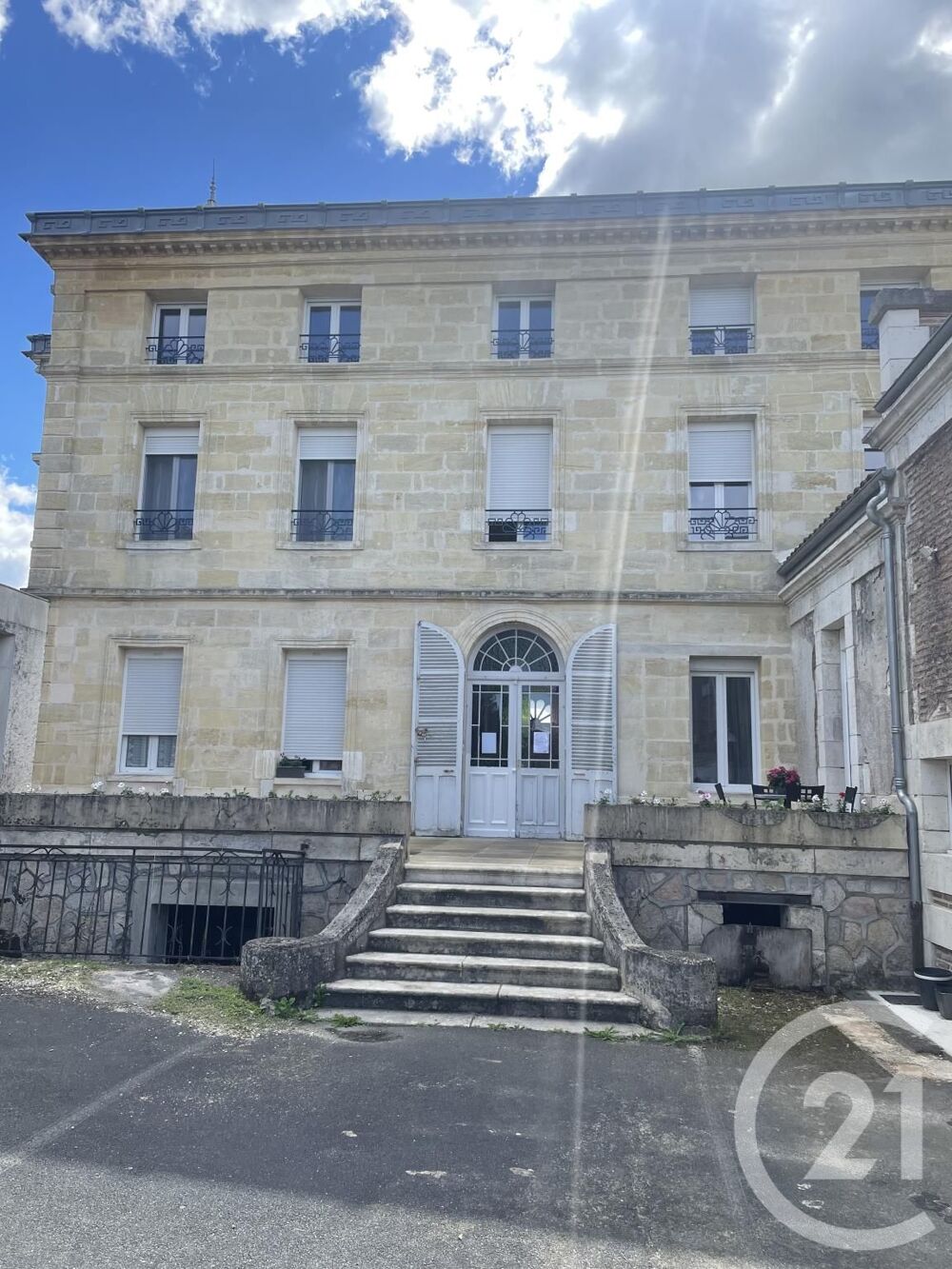 location Appartement - 3 pièce(s) - 82 m² Montpon-Ménestérol (24700)