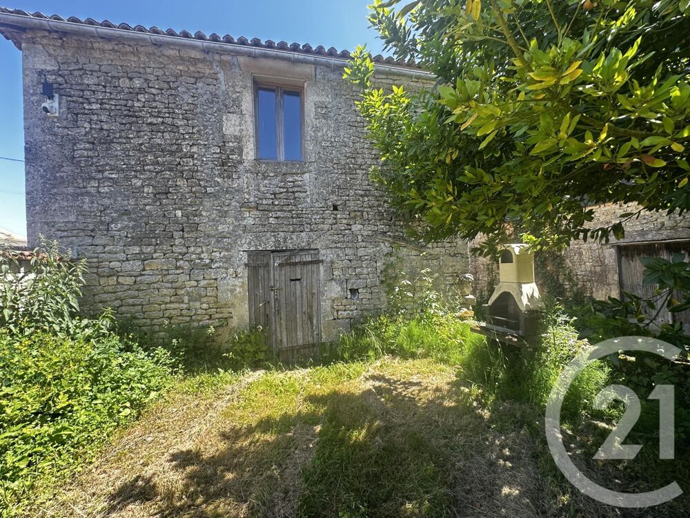 Au c½ur de Chef-Boutonne, à proximité de tous commerces,....