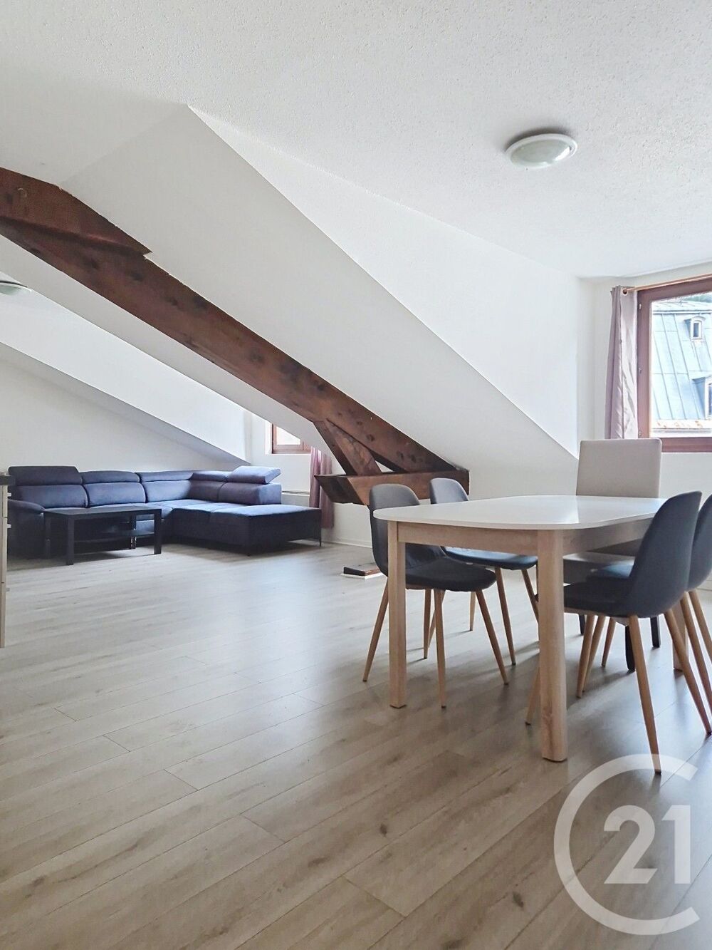 MOREZ: Appartement de charme situé au 4ème étage et der....