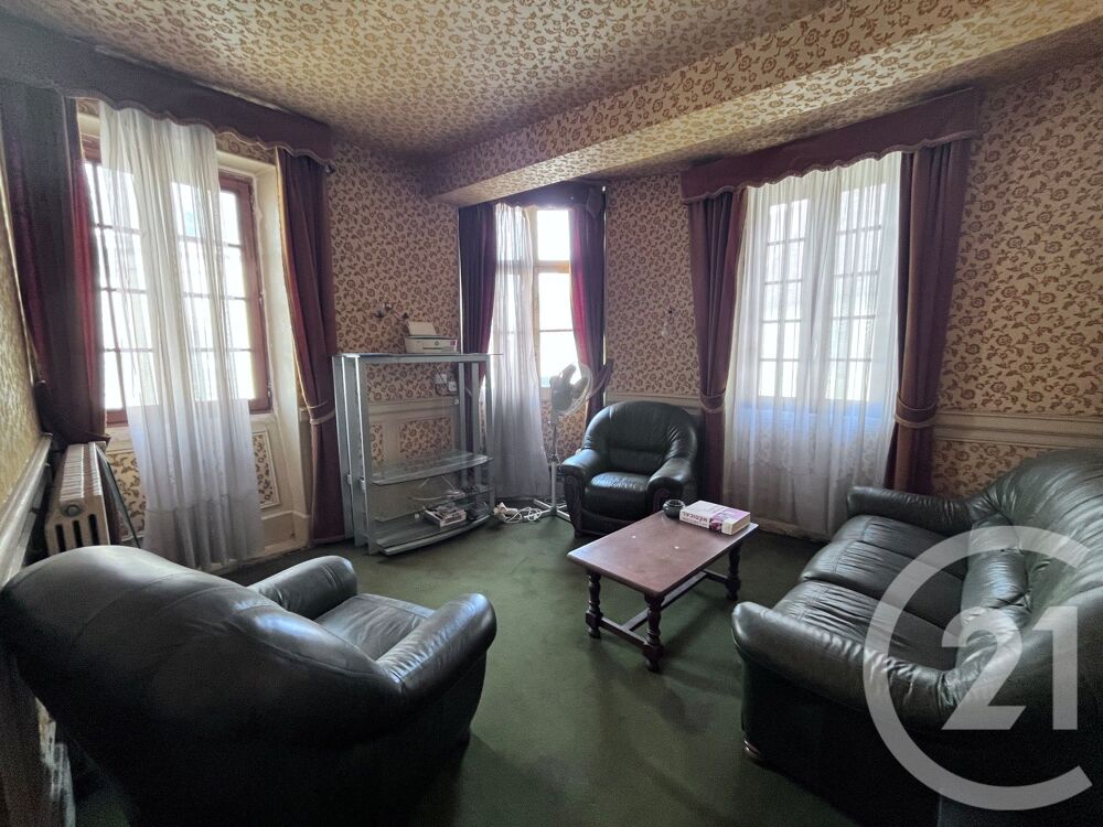 Entrains sur Nohain, Bâtiment en partie sur cave avec ....