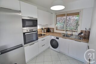  Appartement à louer 4 pièces 86 m²