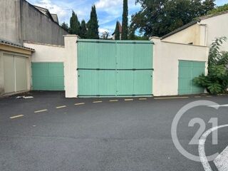  Parking / Garage à louer 218 m²