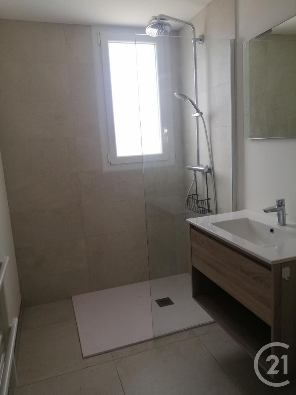 Découvrez cet appartement climatisée et meublée idéaleme....