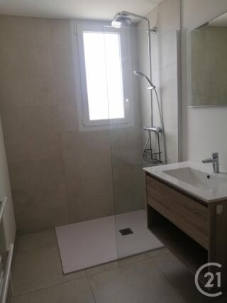  Appartement à louer 3 pièces 55 m²