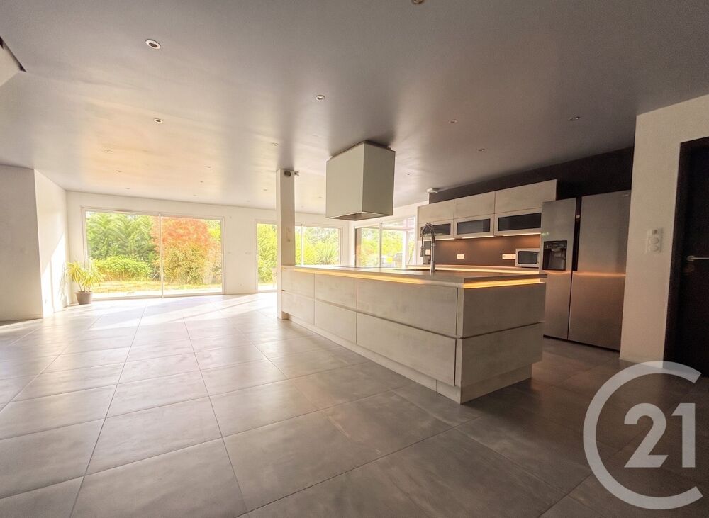 CENTURY 21 CHAPRAIS IMMOBILIER À BESANÇON VOUS PROPOSE :....