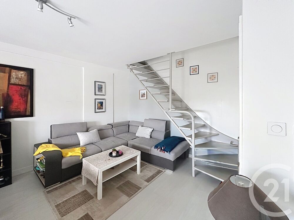 Venez découvrir ce joli appartement duplex de type F2, p....