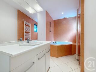  Appartement à louer 3 pièces 72 m²