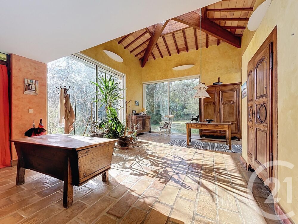 A Carsan, en pleine verdure, venez découvrir cette villa....