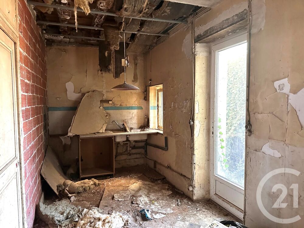 Découvrez cette charmante maison à rénover située dans u....