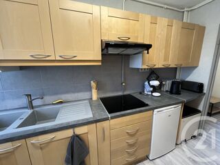  Appartement à louer 4 pièces 81 m²