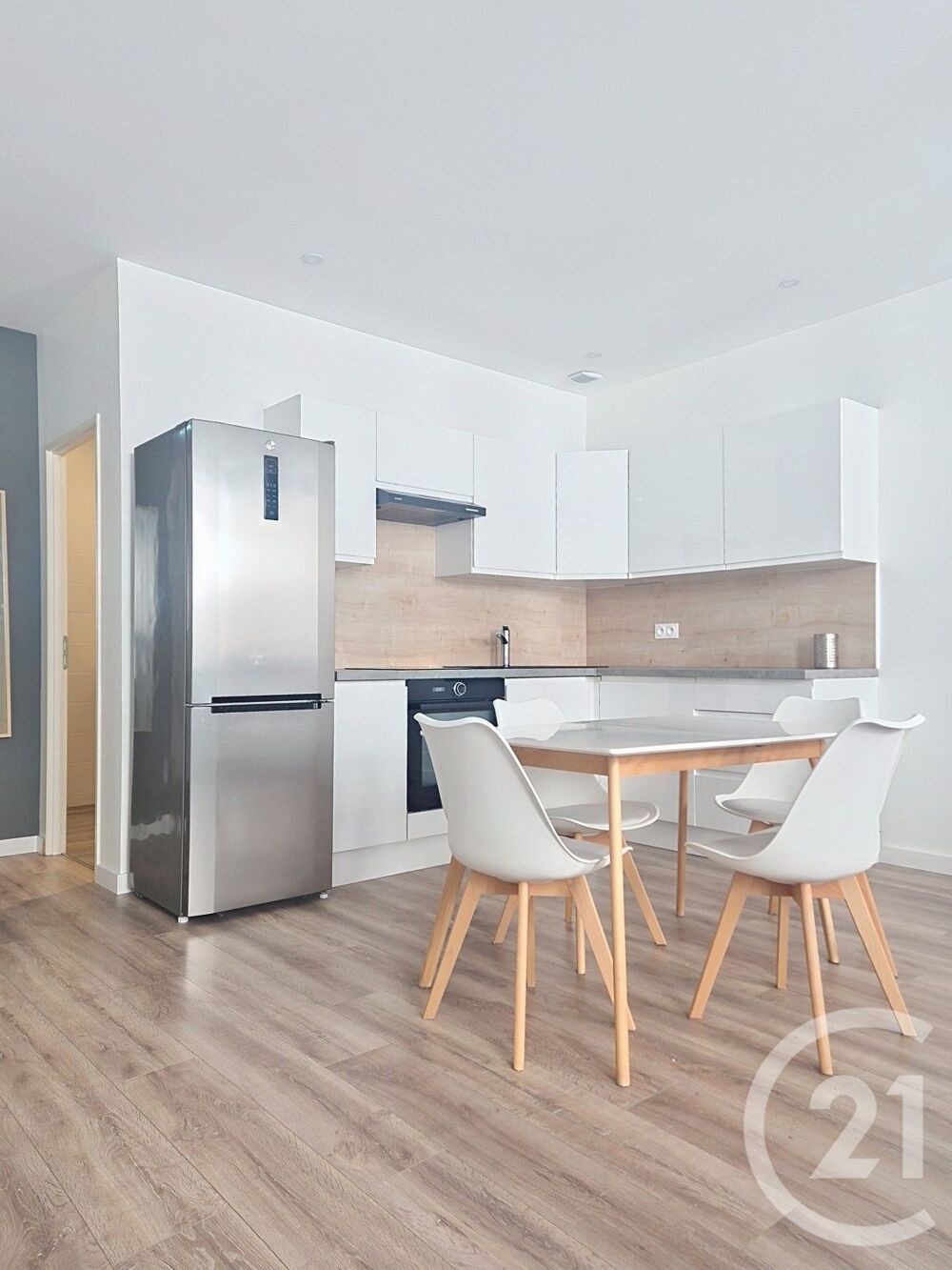 MOREZ: Très beau T2 au 1e étage, de 54m², meublé. Compos....