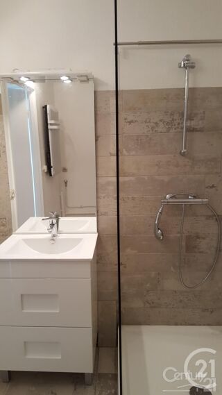 Appartement à louer 4 pièces 90 m²