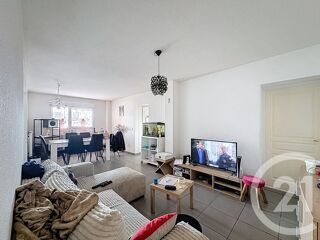  Appartement à louer 6 pièces 105 m²