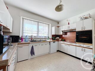  Appartement à louer 3 pièces 92 m²