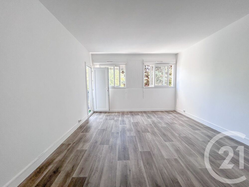 À VENDRE Appartement 3 pièces avec balcon et cave à Aub....