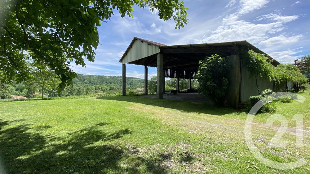 Nichée au c½ur de Galan, cette vaste structure de 1 155m....