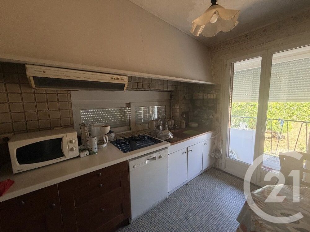 En plein c½ur de Prémery, maison de 104m², offrant un sé....