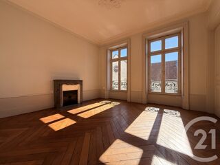  Appartement à louer 3 pièces 80 m²