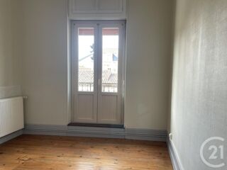  Appartement à louer 4 pièces 96 m²