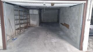  Parking / Garage à louer 35 m²