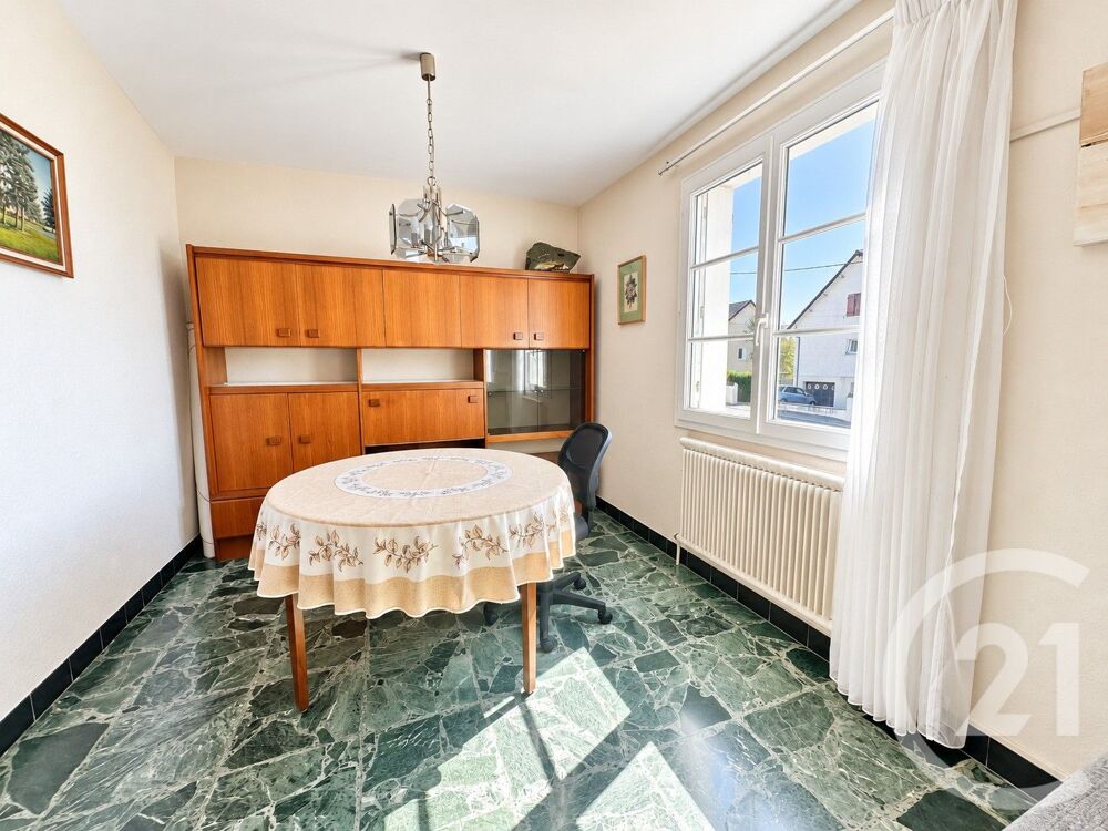 Située dans un quartier paisible de Varennes-Vauzelles, ....