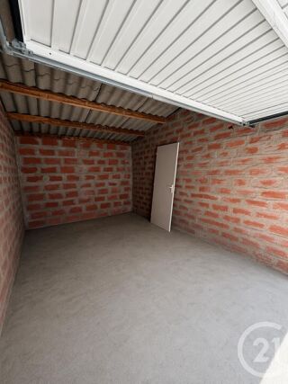 Parking / Garage à louer 16 m²