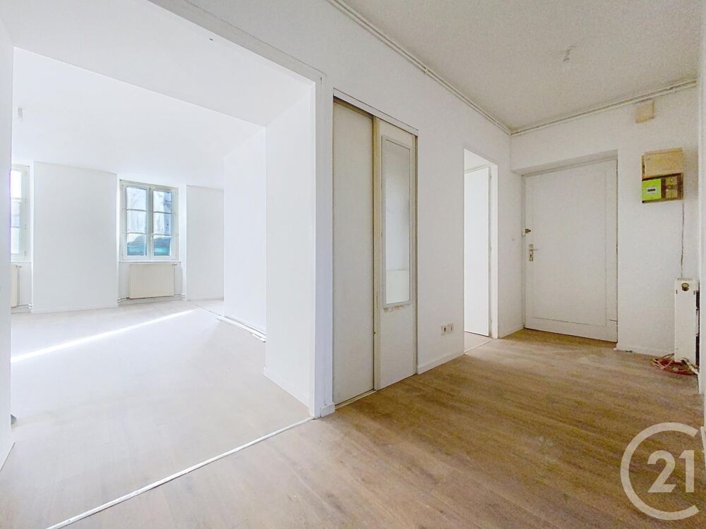 location Appartement - 3 pièce(s) - 70 m² Lure (70200)