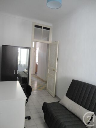  Appartement à louer 4 pièces 77 m²