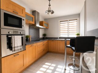  Appartement à louer 4 pièces 83 m²