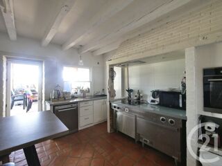  Maison à louer 5 pièces 260 m²