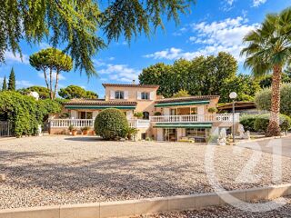 Maison 8 pièces 414 m² · à Antibes · 414 m² · 1 180 000 €