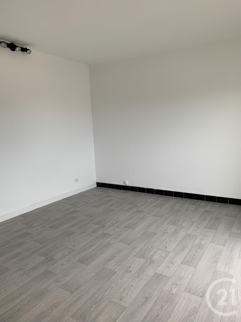 location Appartement - 2 pièce(s) - 40 m² Bagnols-sur-Cèze (30200)