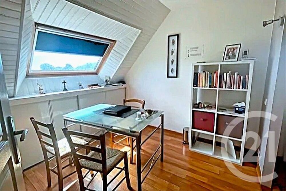 Nichée à seulement 12minutes de Vannes, cette maison réc....