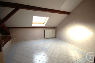  Appartement à louer 3 pièces 103 m²
