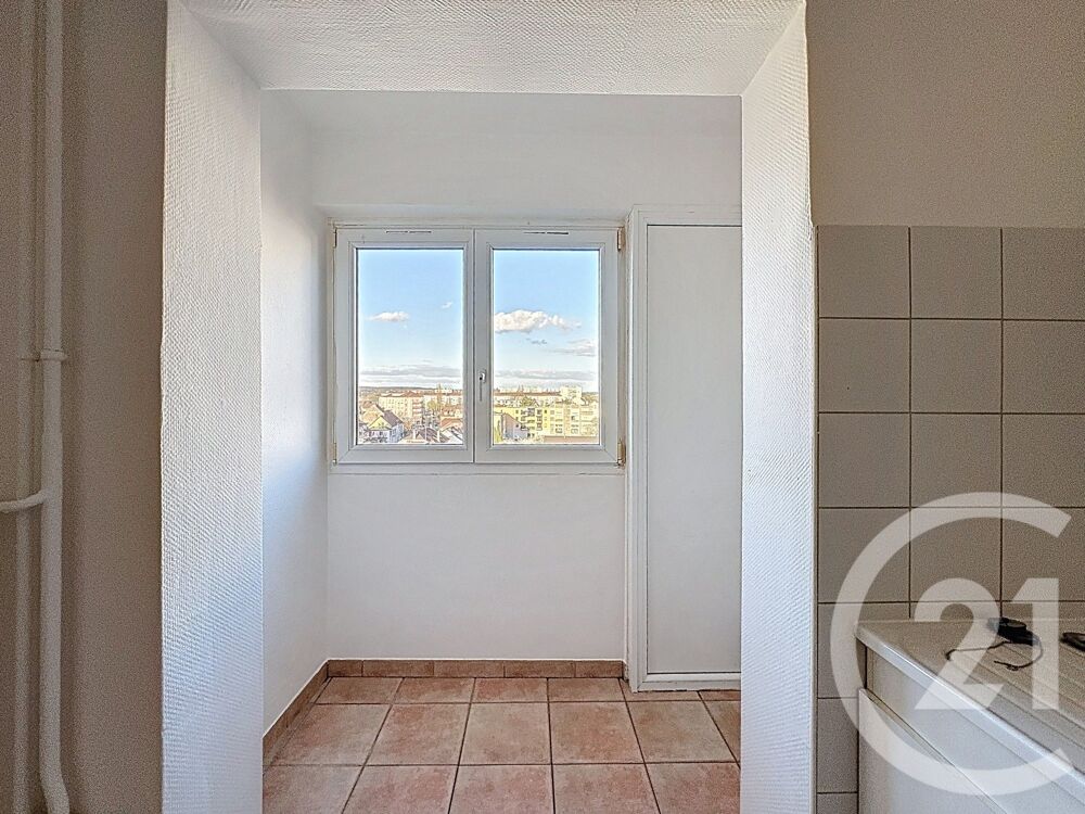 location Appartement - 4 pièce(s) - 73 m² Sochaux (25600)
