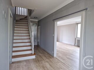  Maison à louer 6 pièces 283 m²