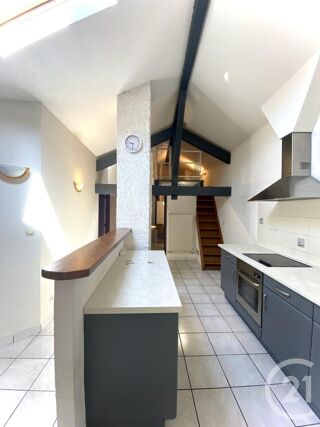  Appartement à louer 4 pièces 94 m²
