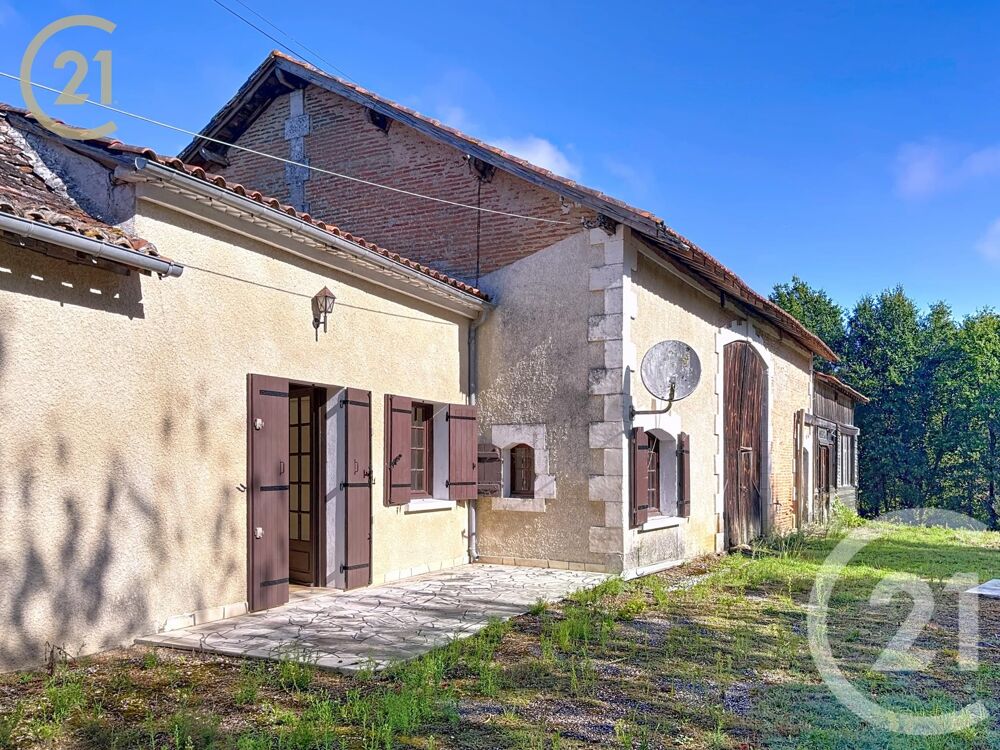 Dans un hameau au nord de Montpon, cette maison à fort p....