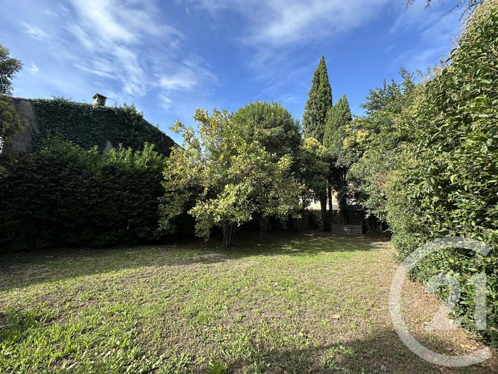 Charme, cachet et jardin exceptionnel à deux pas du cent....