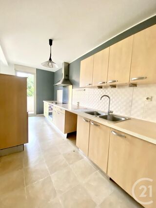  Appartement à louer 3 pièces 74 m²