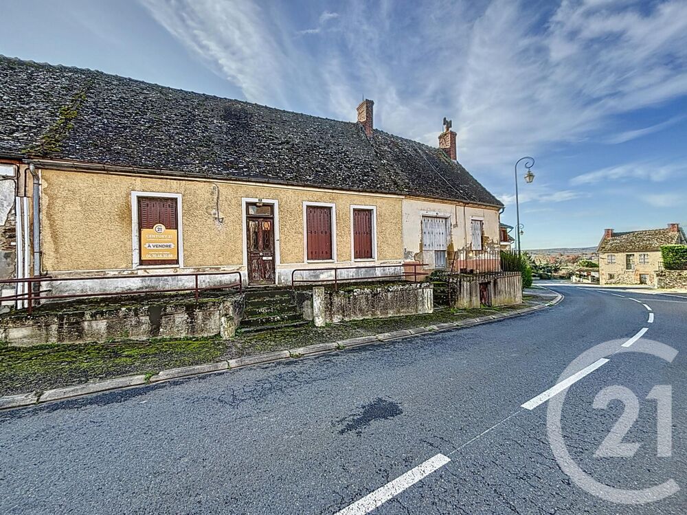 Dans village avec commerce, ensemble immobilier composé ....