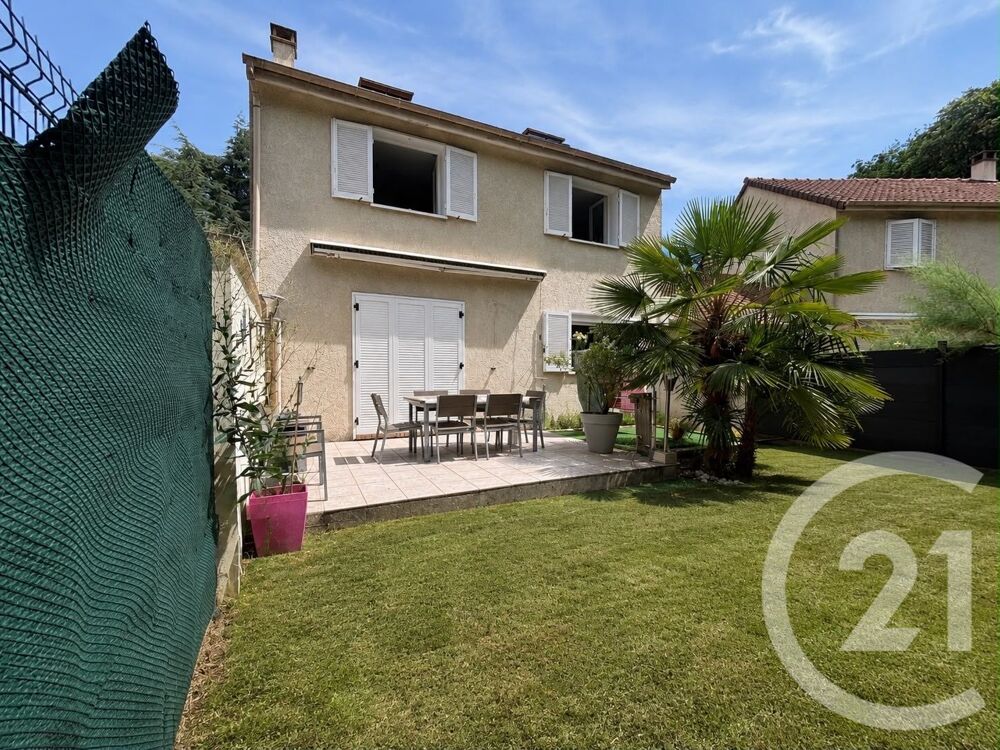 Découvrez cette charmante maison à Viry-Châtillon dans u....