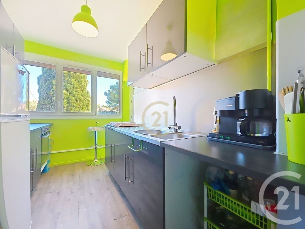 Situé au c½ur d'Istres, cet appartement de 3 pièces au 1....