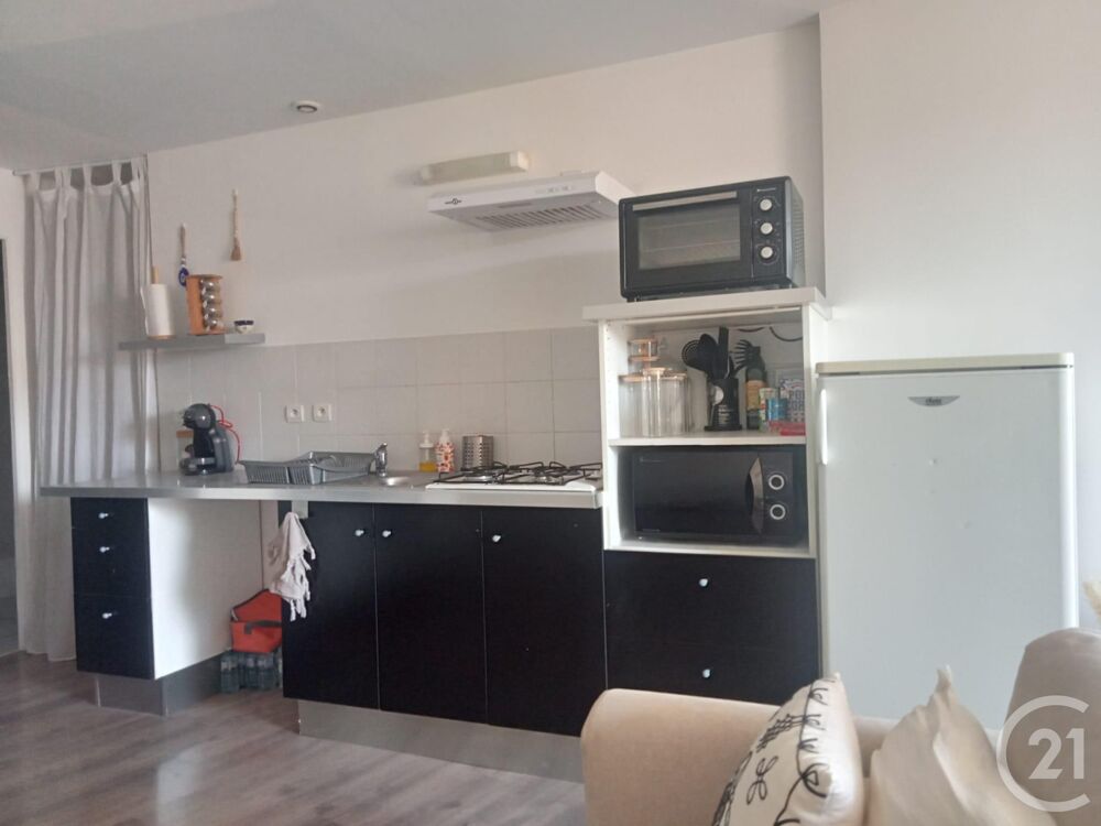 Bienvenue dans ce superbe studio situé au 2ème étage d'u....