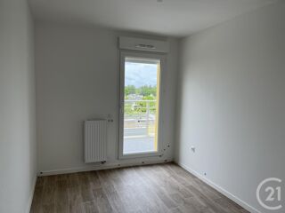  Appartement à louer 4 pièces 79 m²