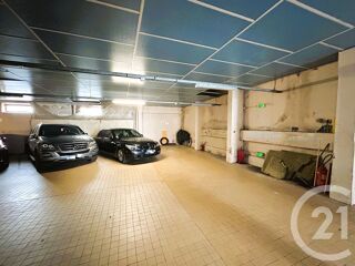  Parking / Garage à vendre 370 m²