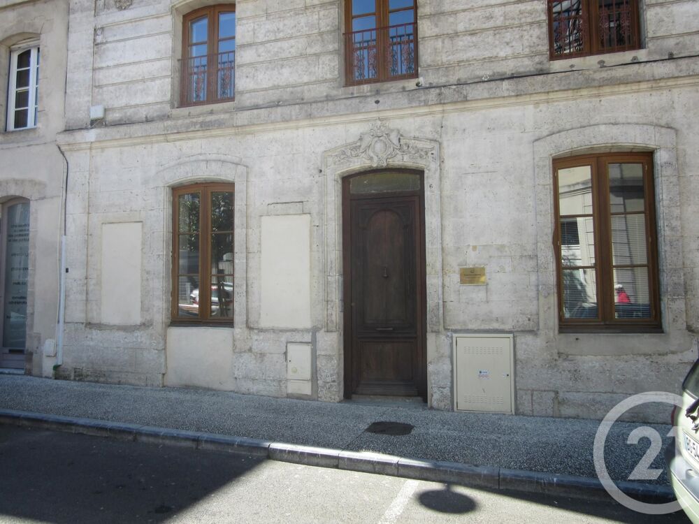 LOCAL-CENTRE VILLE : Idéalement situé, au c½ur des rues ....