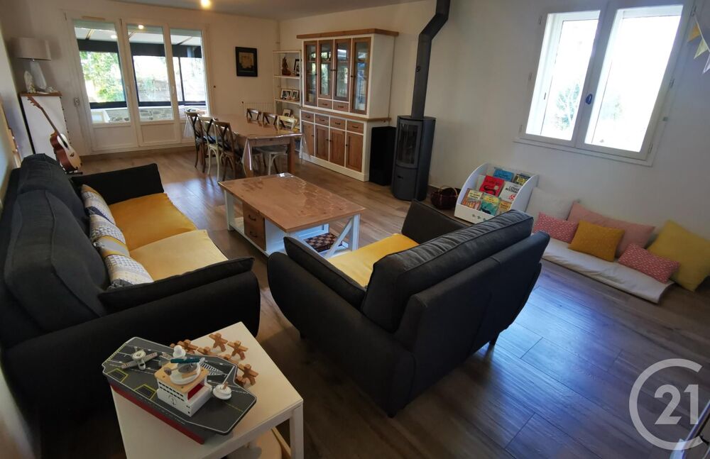 Maison familiale disposant d'un beau jardin de près de 6....