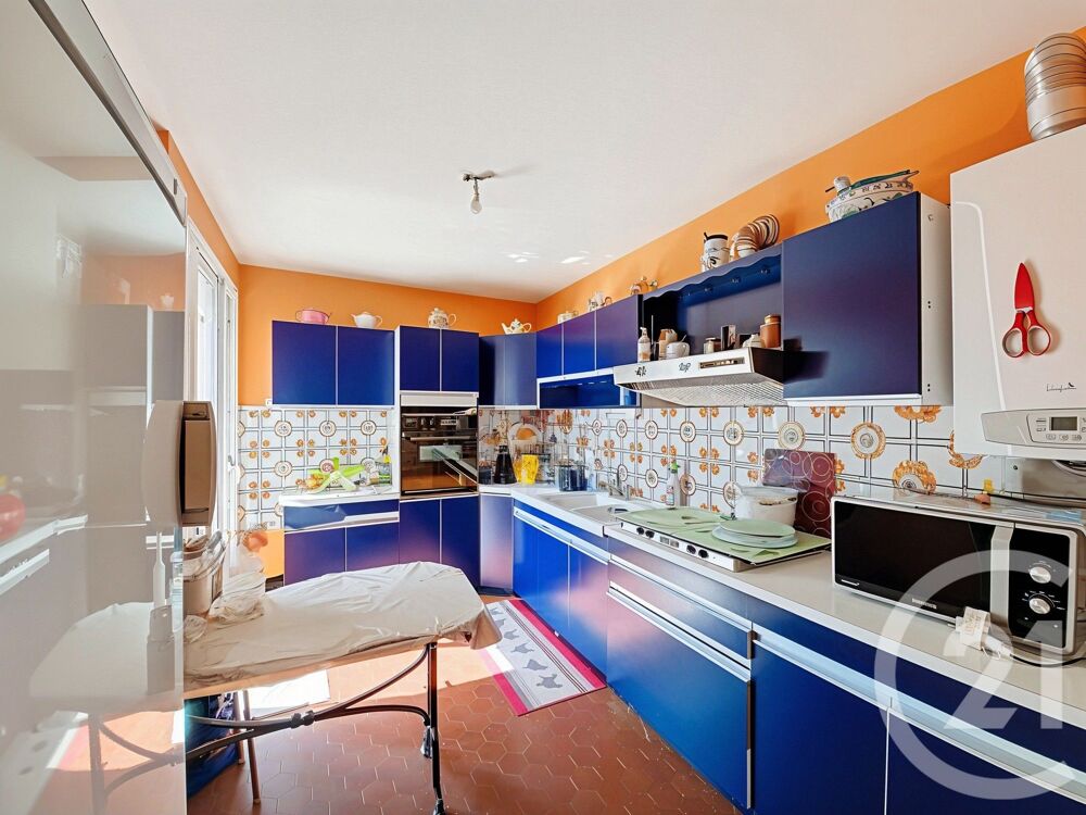 À VENDRE Maison familiale avec jardin et garage. Ce....